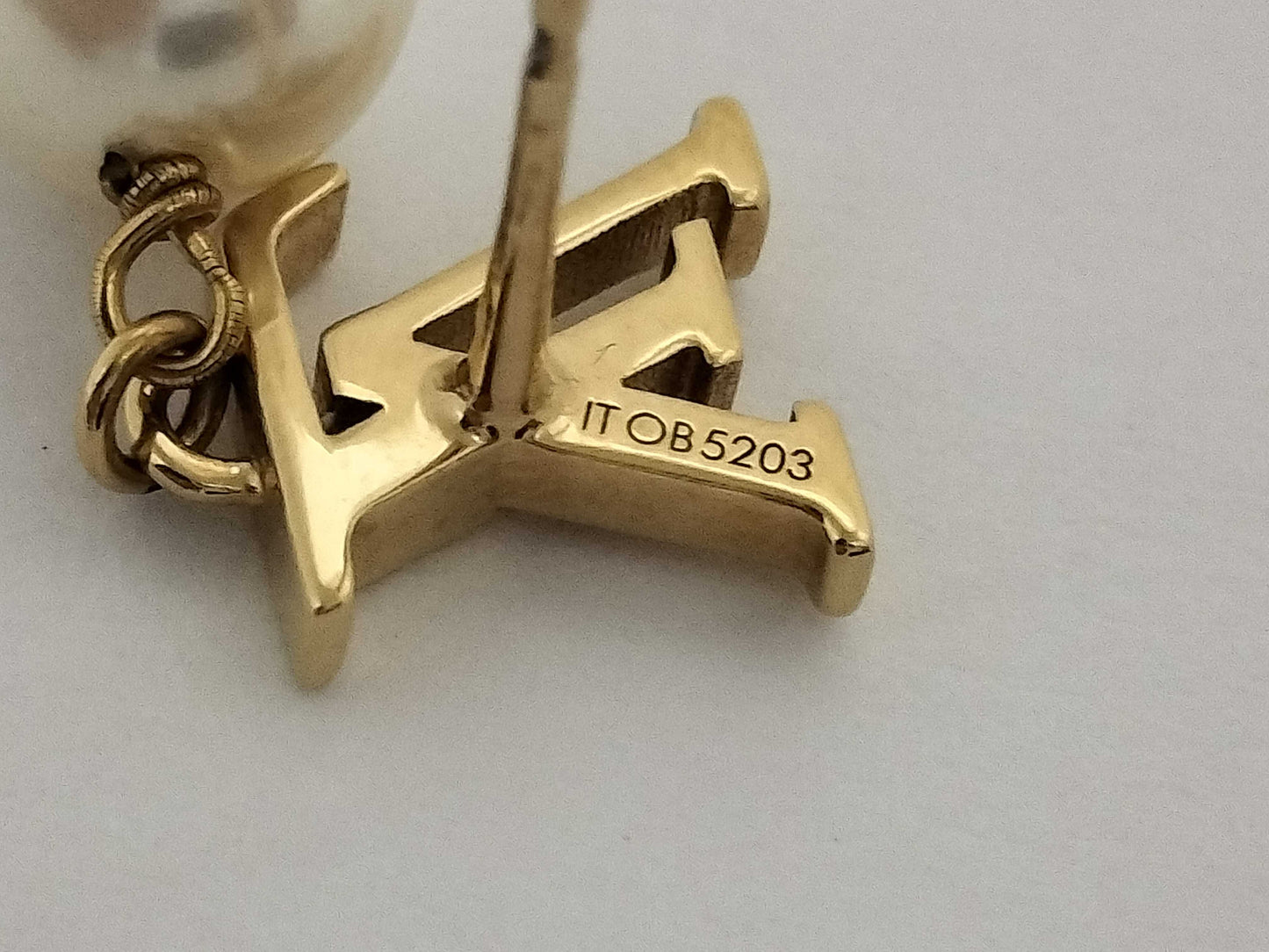 LOUIS VUITTON Earrings LV Iconic Louisa Pearl GP Gold M01585 Earrings