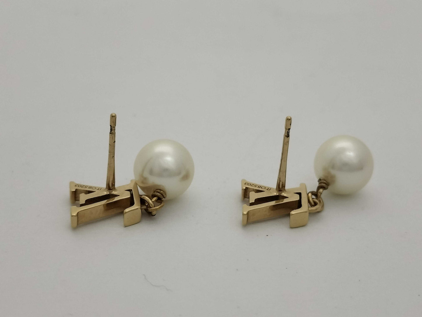 LOUIS VUITTON Earrings LV Iconic Louisa Pearl GP Gold M01585 Earrings
