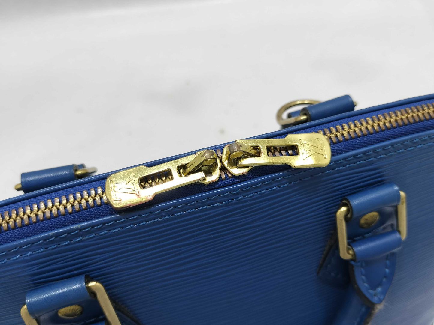LOUIS VUITTON M40620 Epi Alma Epi Navy M40620 Handbag