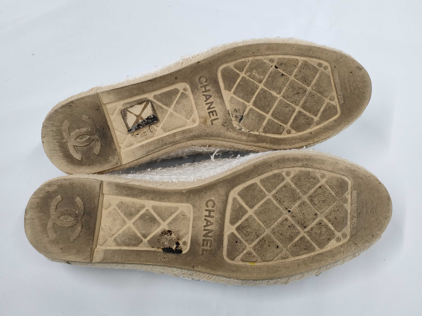 CHANEL Tweed x Patent Leather Size 35 Sneakers