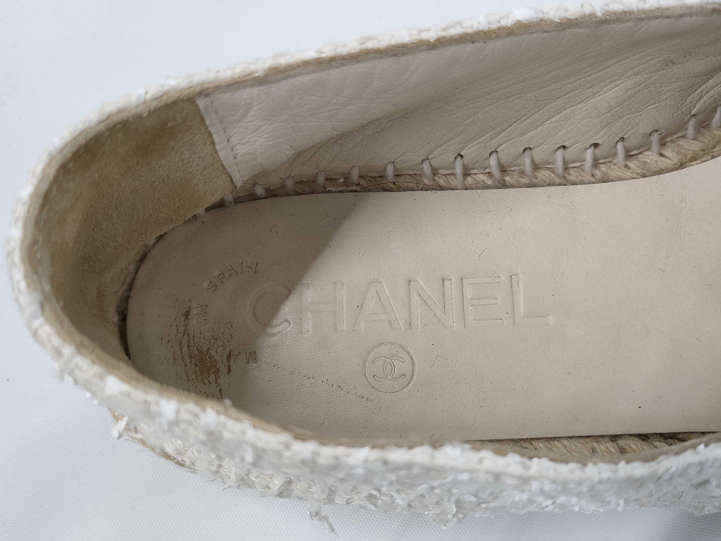 CHANEL Tweed x Patent Leather Size 35 Sneakers