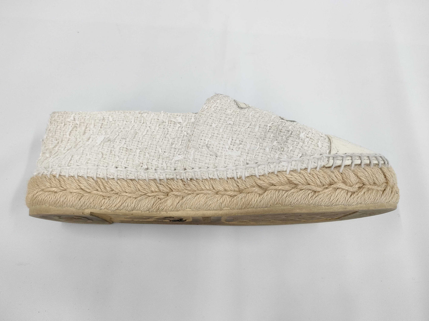 CHANEL Tweed x Patent Leather Size 35 Sneakers