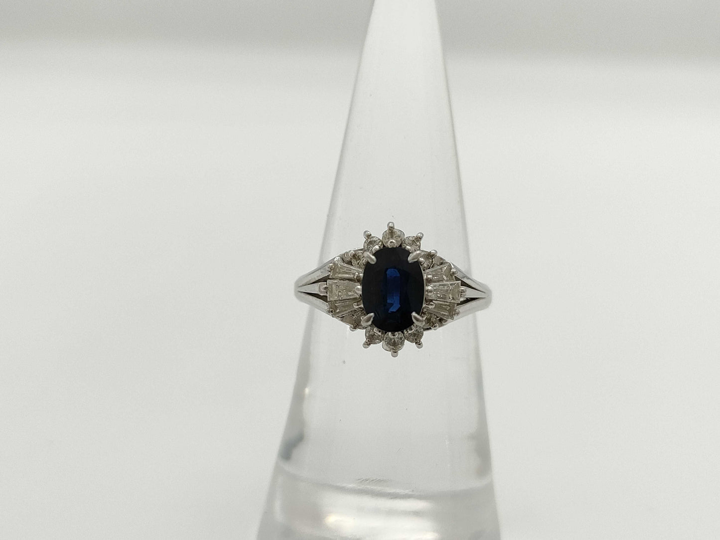 Sapphire and Diamond Pt900 6.3g Ring
