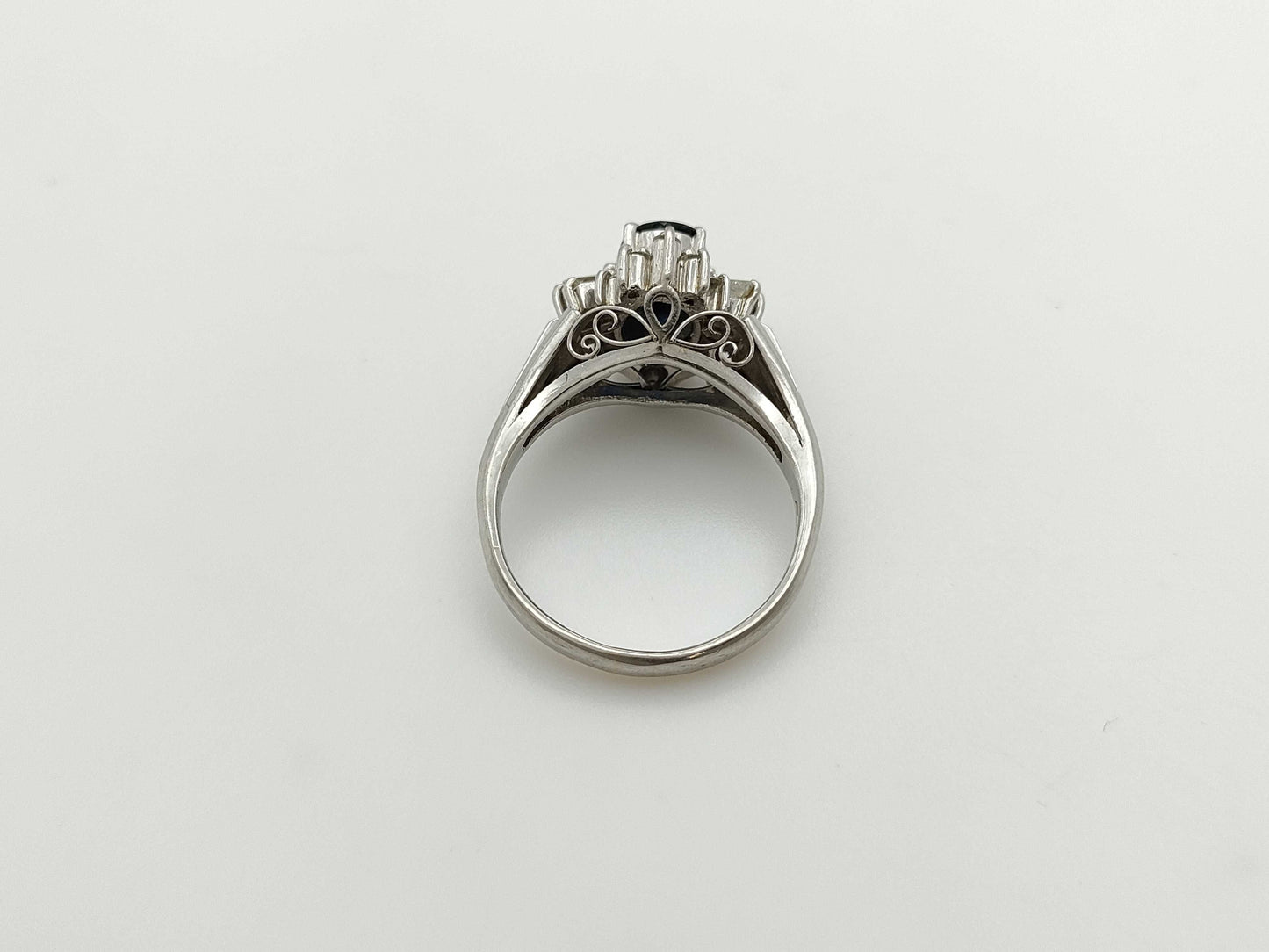 Sapphire and Diamond Pt900 6.3g Ring