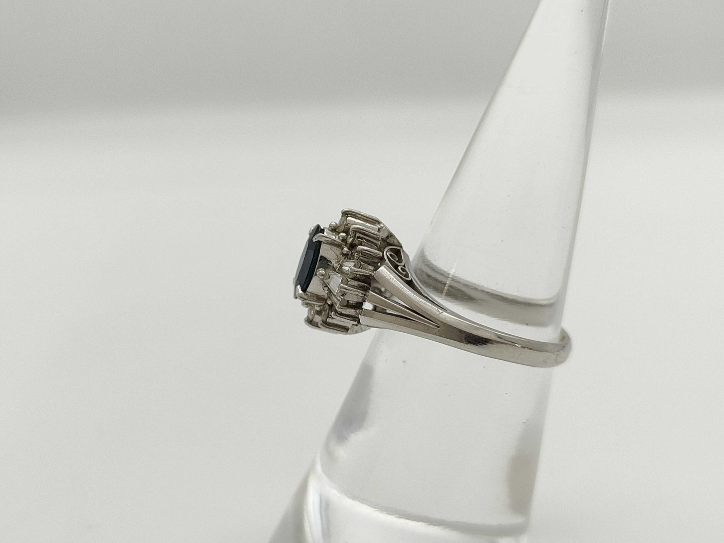 Sapphire and Diamond Pt900 6.3g Ring