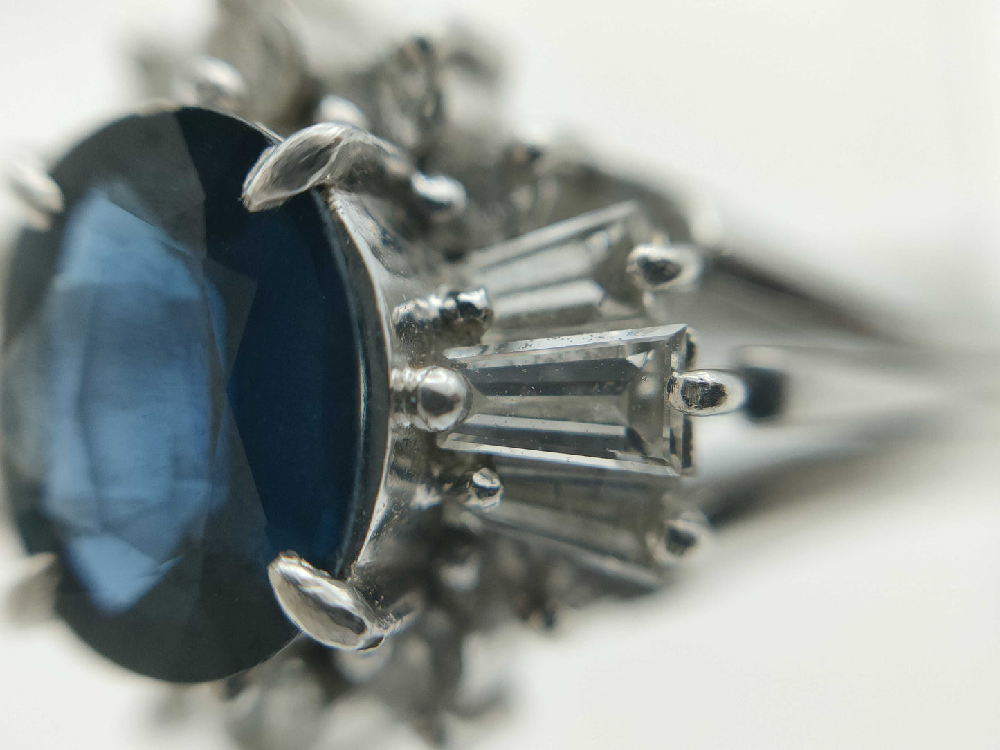 Sapphire and Diamond Pt900 6.3g Ring