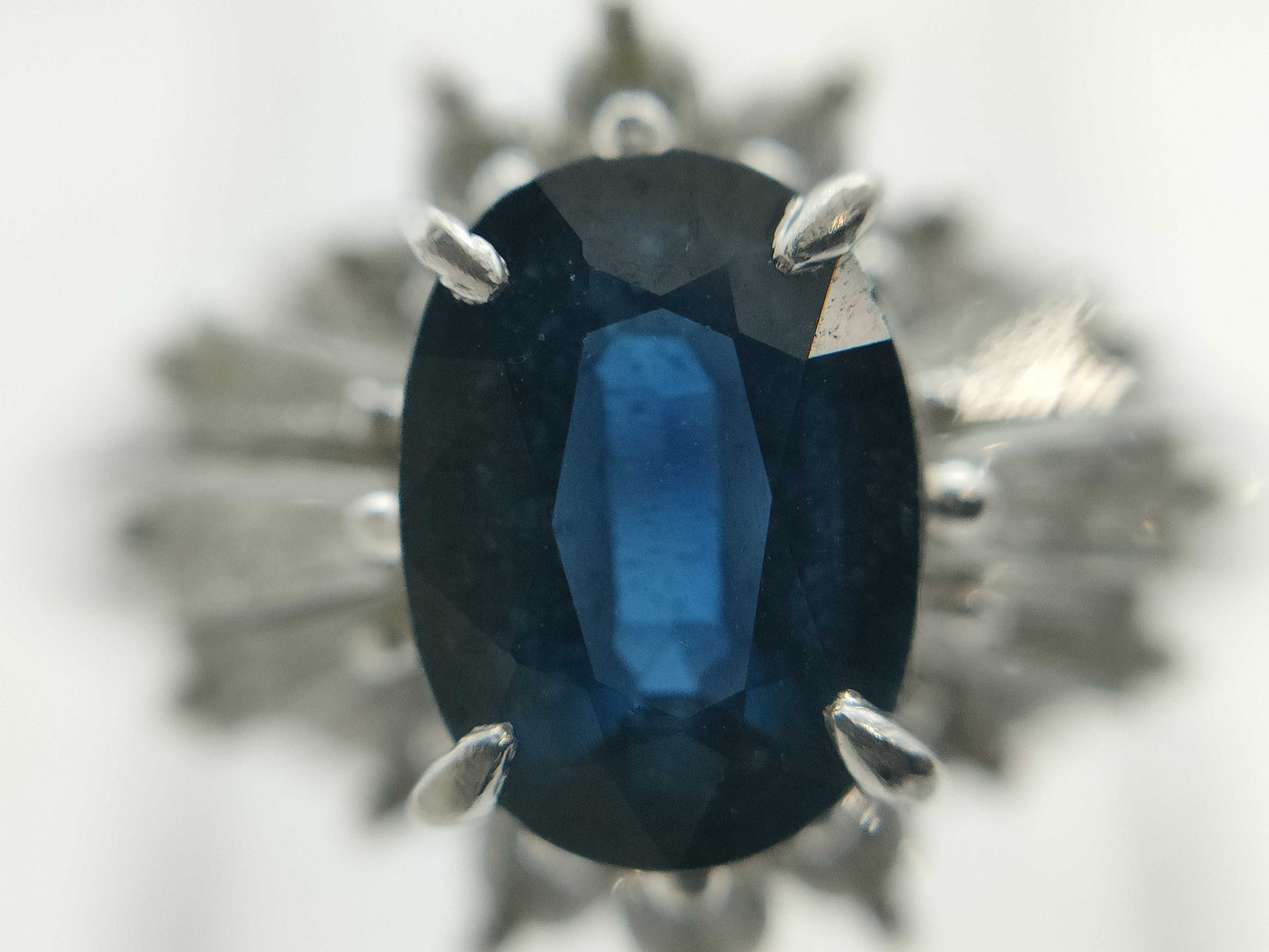 Sapphire and Diamond Pt900 6.3g Ring