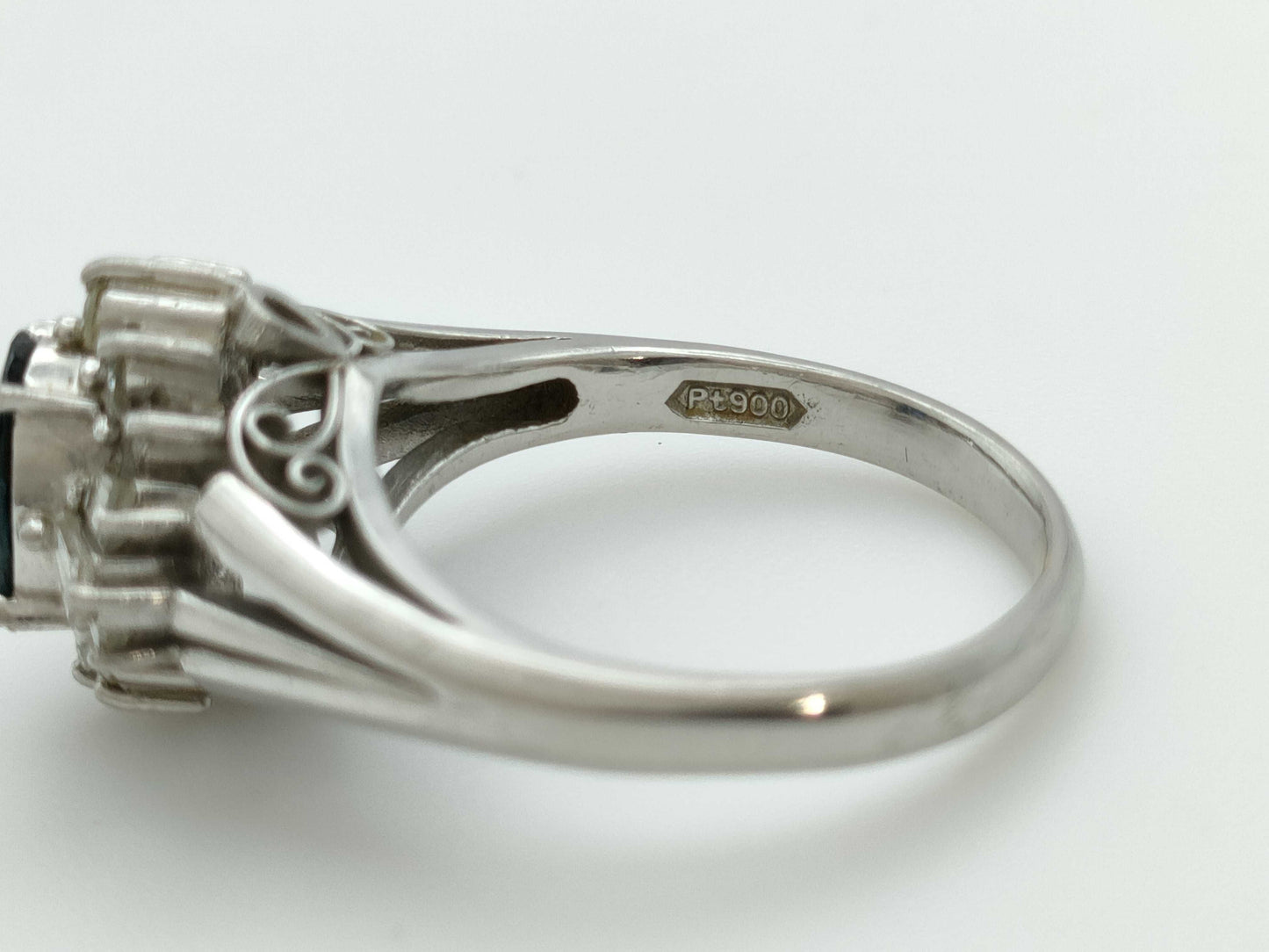 Sapphire and Diamond Pt900 6.3g Ring