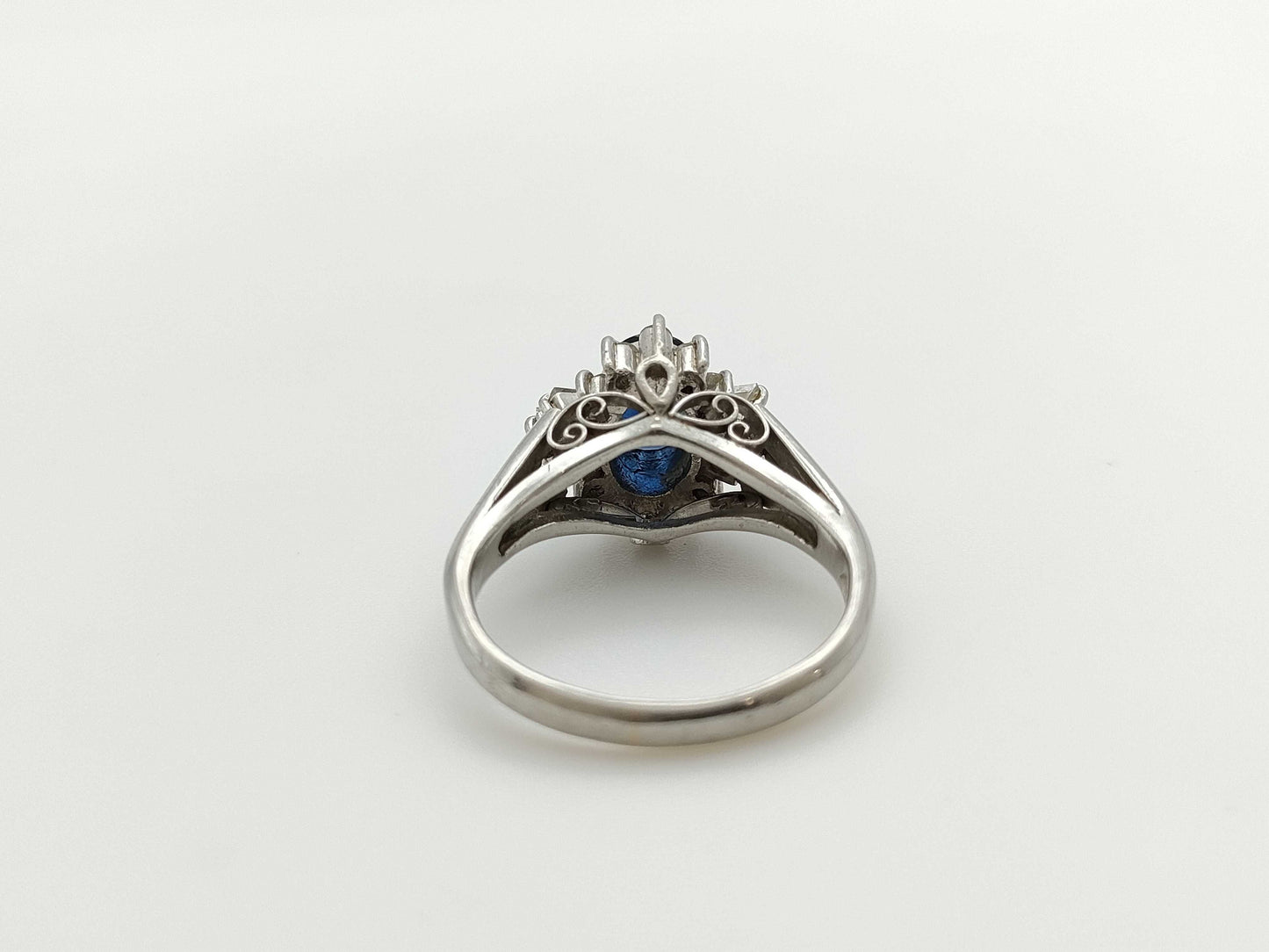 Sapphire and Diamond Pt900 6.3g Ring