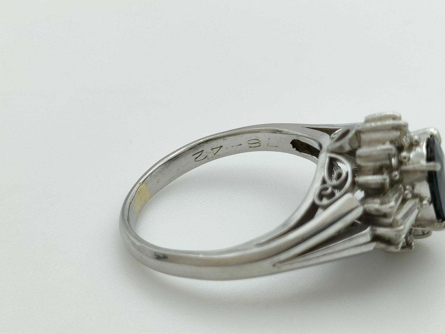 Sapphire and Diamond Pt900 6.3g Ring