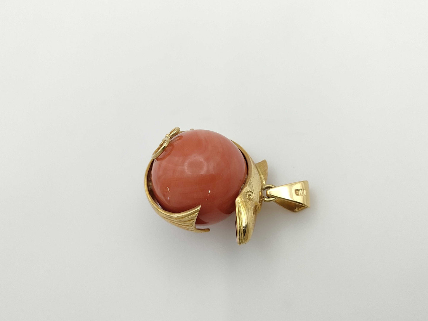 Coral pendant top, diameter approximately 18.6mm, 18K gold, 15.6g