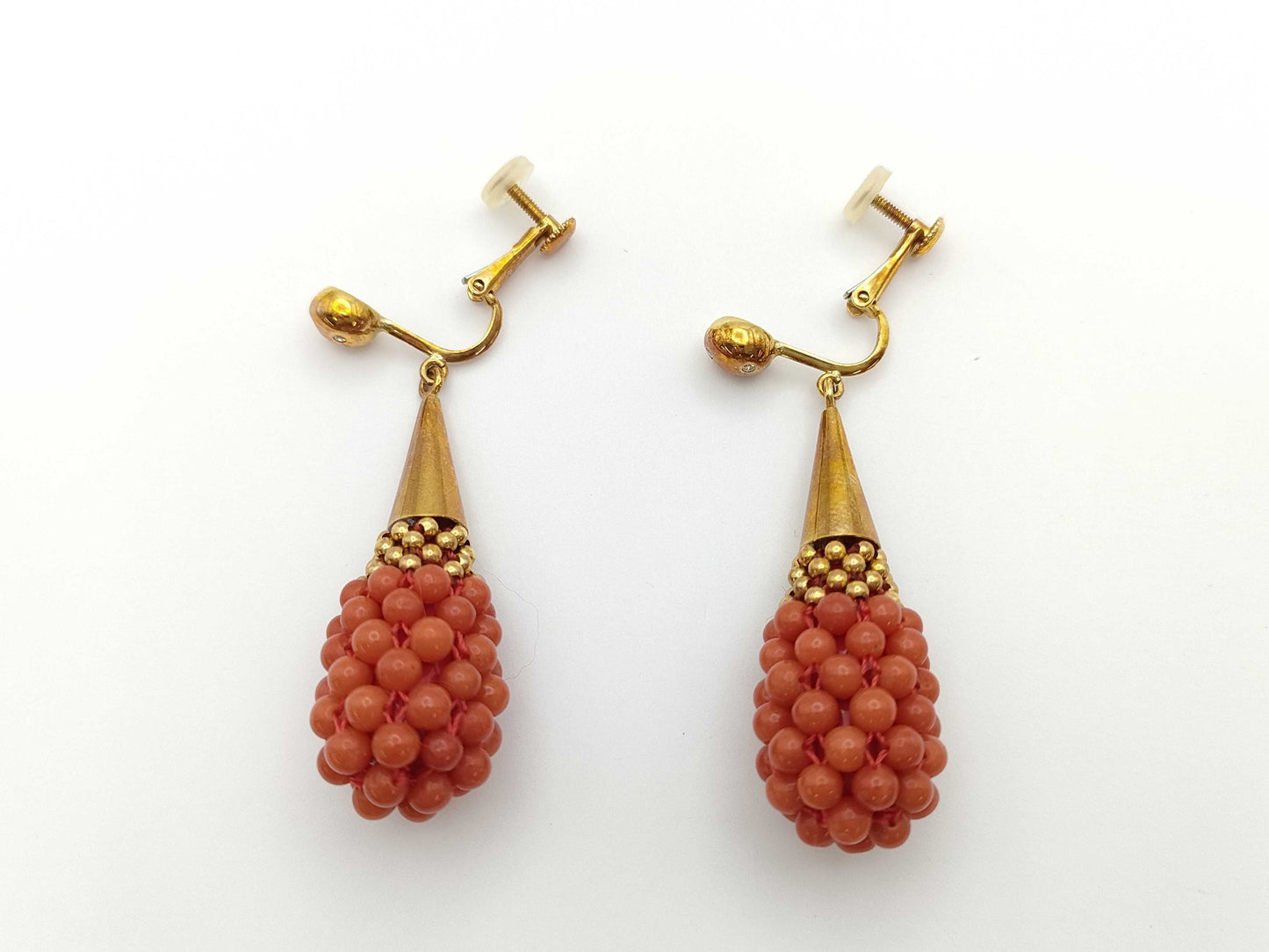 Coral earrings, diameter approximately 3.3-3.5mm, D0.02/0.02ct, 18K gold, 11.0g