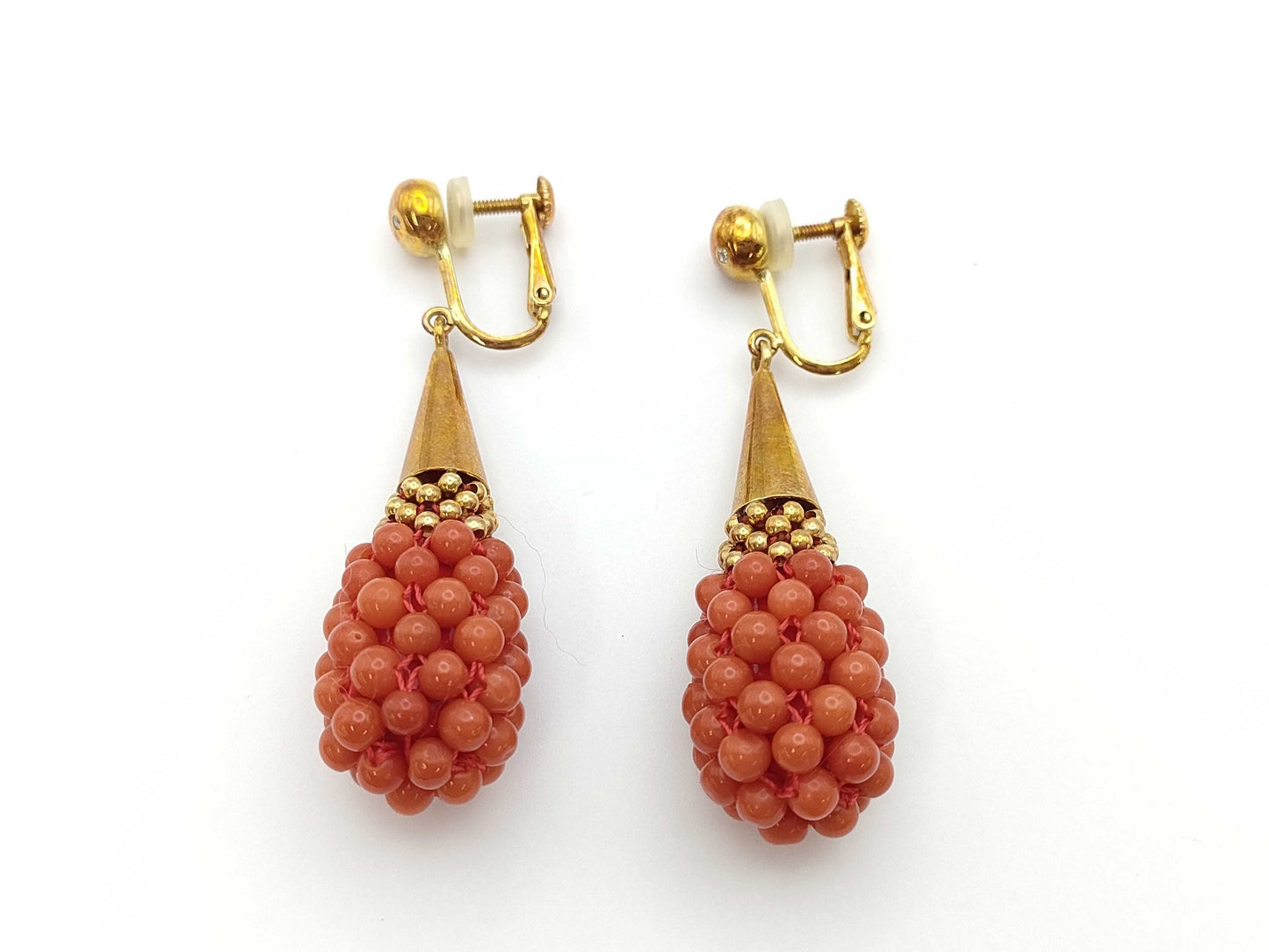 Coral earrings, diameter approximately 3.3-3.5mm, D0.02/0.02ct, 18K gold, 11.0g