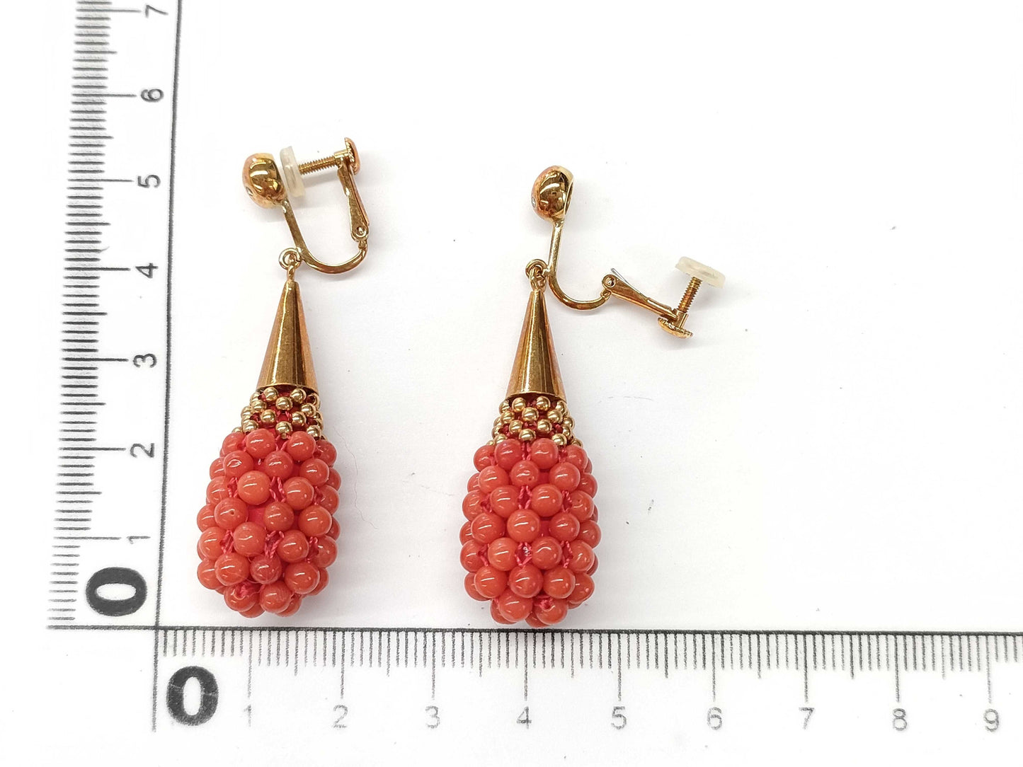 Coral earrings, diameter approximately 3.3-3.5mm, D0.02/0.02ct, 18K gold, 11.0g