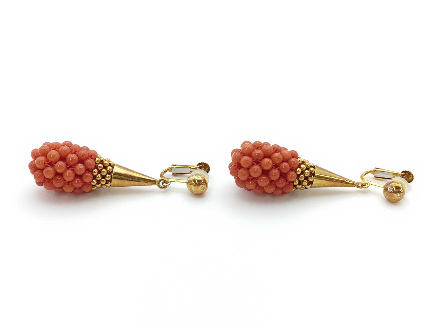 Coral earrings, diameter approximately 3.3-3.5mm, D0.02/0.02ct, 18K gold, 11.0g