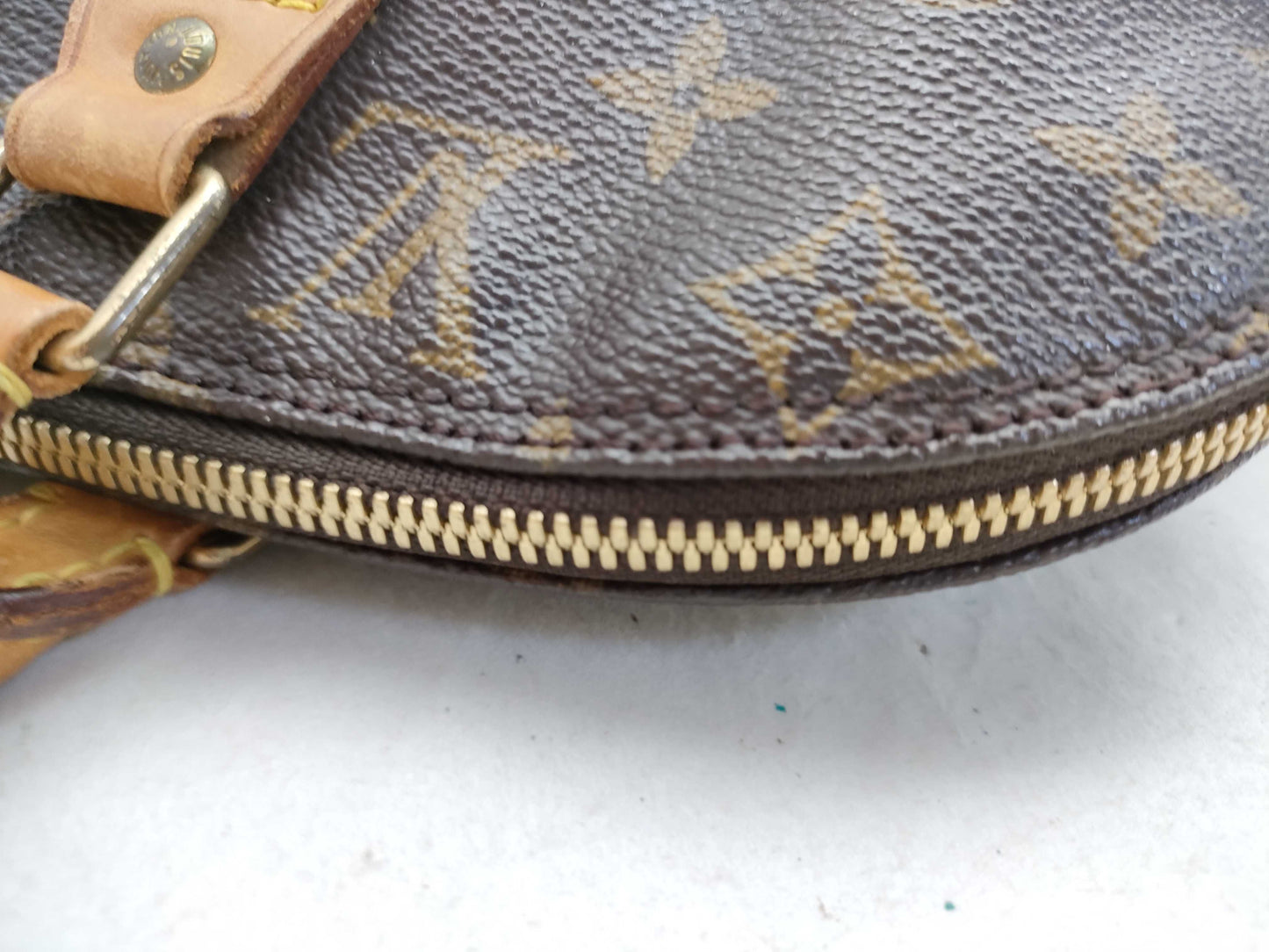 LOUIS VUITTON Monogram Alma GM Handbag