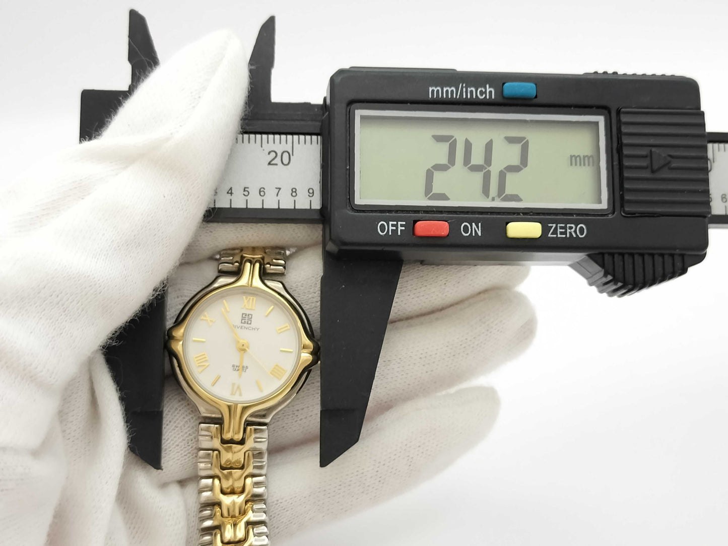 GIVENCHY GV-LGBRW-2009 Quartz Women's Watch