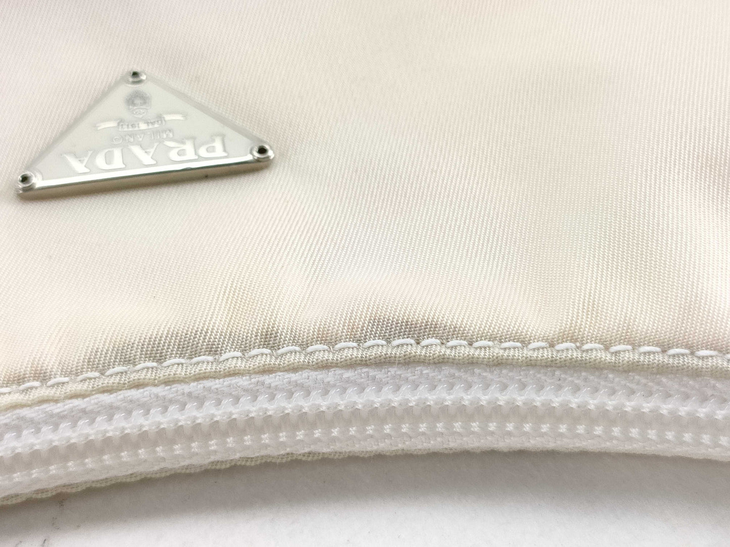 PRADA Nylon Prada One-Shoulder Beige Tessuto MV515 Card Shoulder Bag