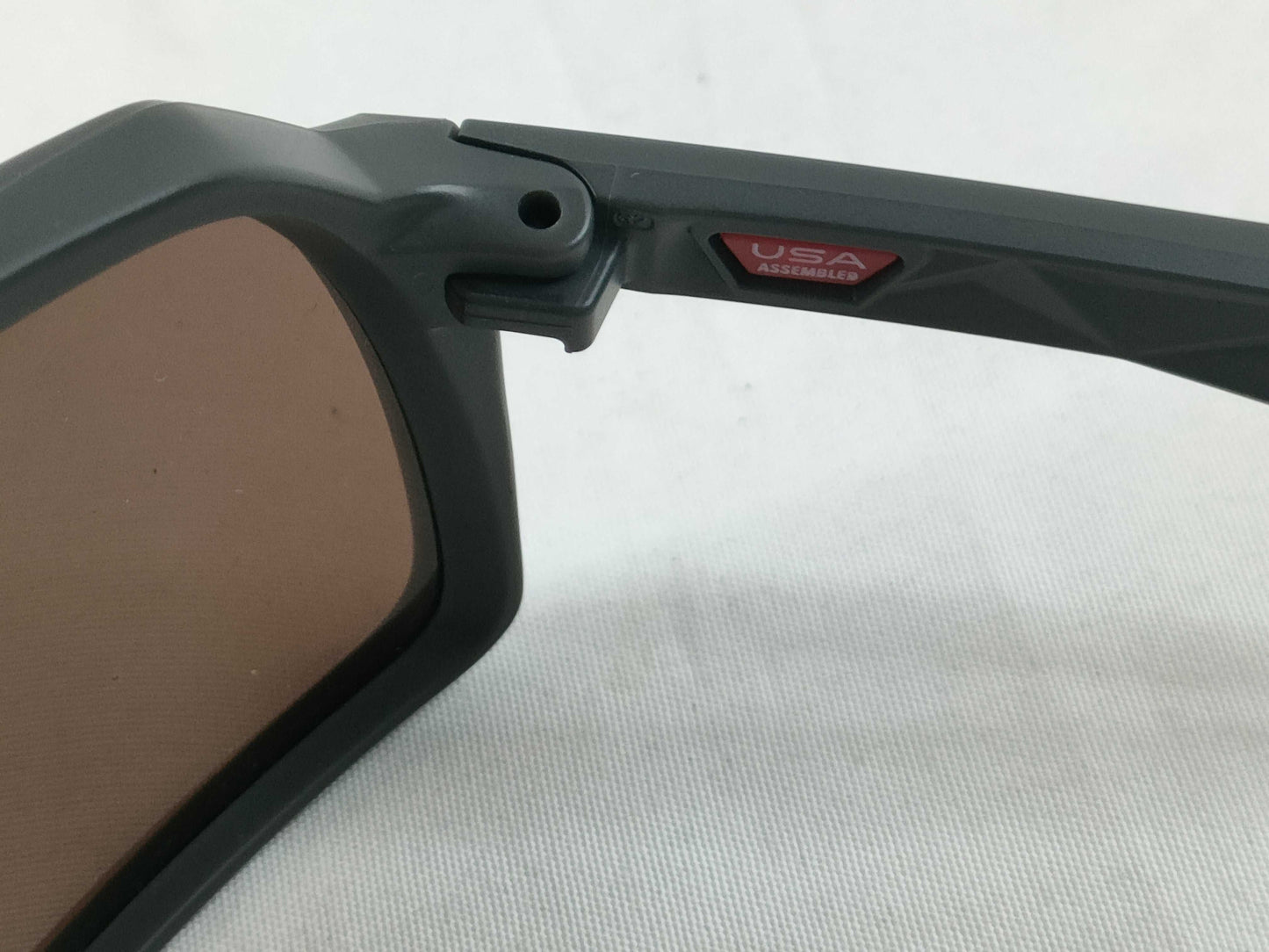OAKLEY Oakley Sunglasses OO9406A Case Sunglasses and Glasses