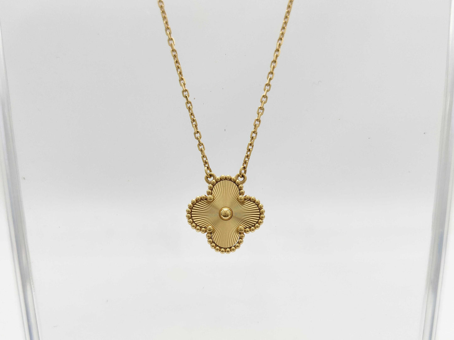 Van Cleef & Arpels Vintage Alhambra Guilloched Necklace in Yellow Gold and Au750, 6.7g
