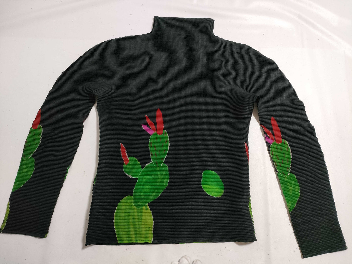 ISSEY MIYAKE Box Pleat Cactus Top, Black