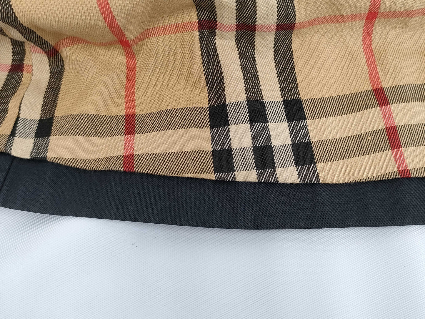 Burberry Trench Coat with Belt, Size M C-TK83 Coat
