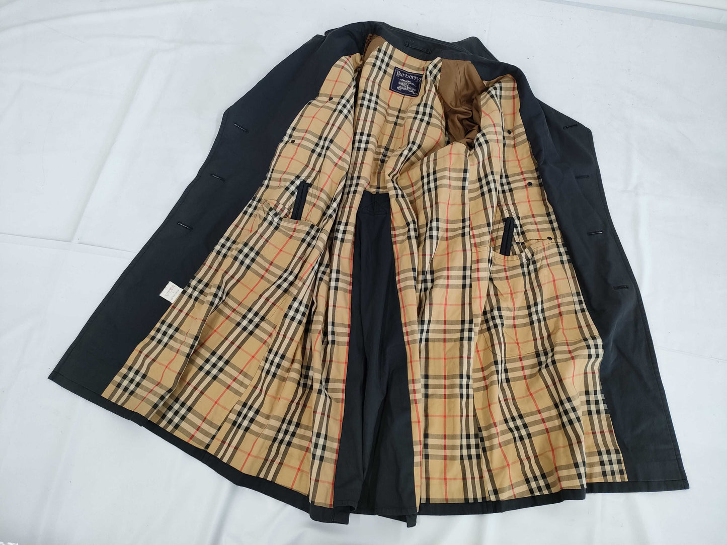 Burberry Trench Coat with Belt, Size M C-TK83 Coat