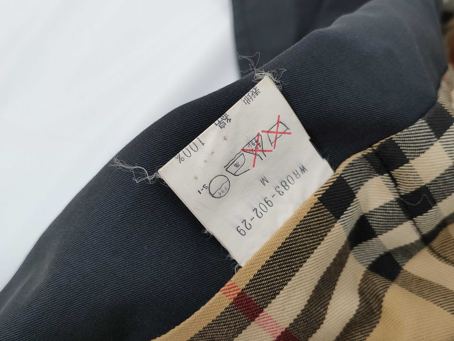Burberry Trench Coat with Belt, Size M C-TK83 Coat