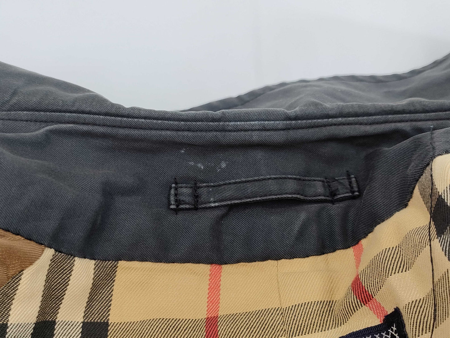 Burberry Trench Coat with Belt, Size M C-TK83 Coat