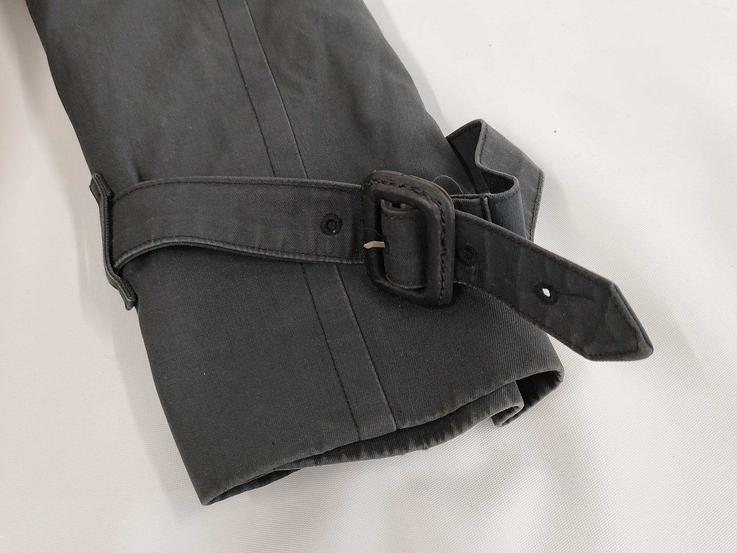 Burberry Trench Coat with Belt, Size M C-TK83 Coat