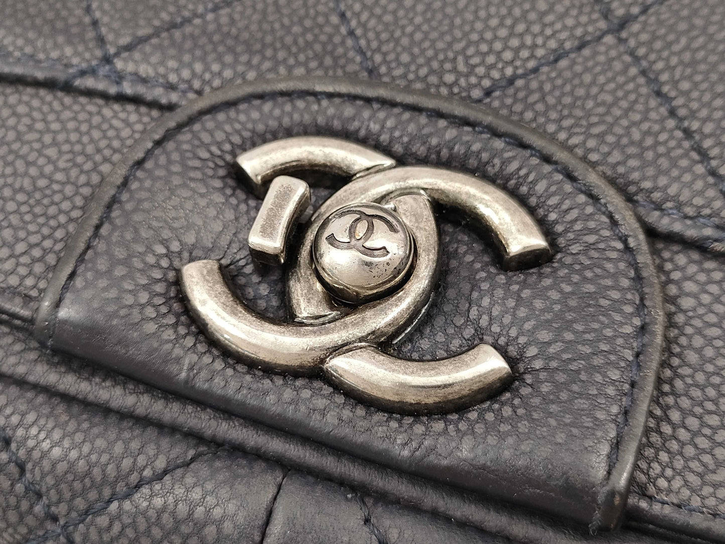 CHANEL Caviar Skin Shoulder Bag with Seal
