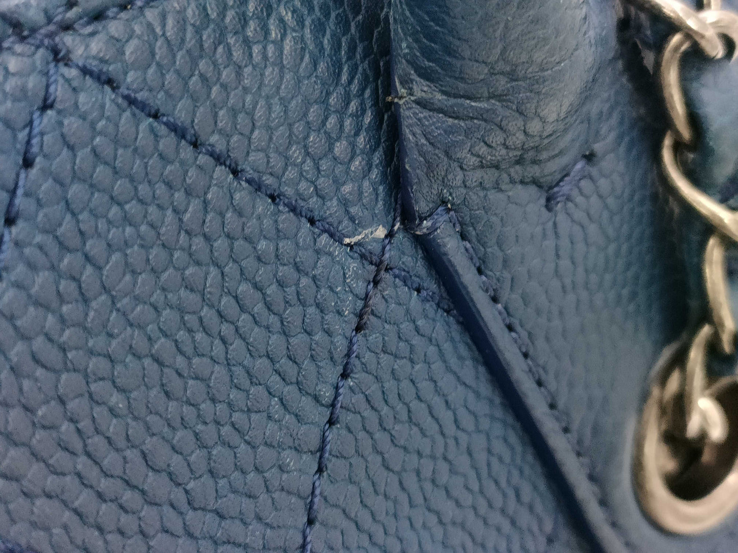 CHANEL Caviar Skin Shoulder Bag
