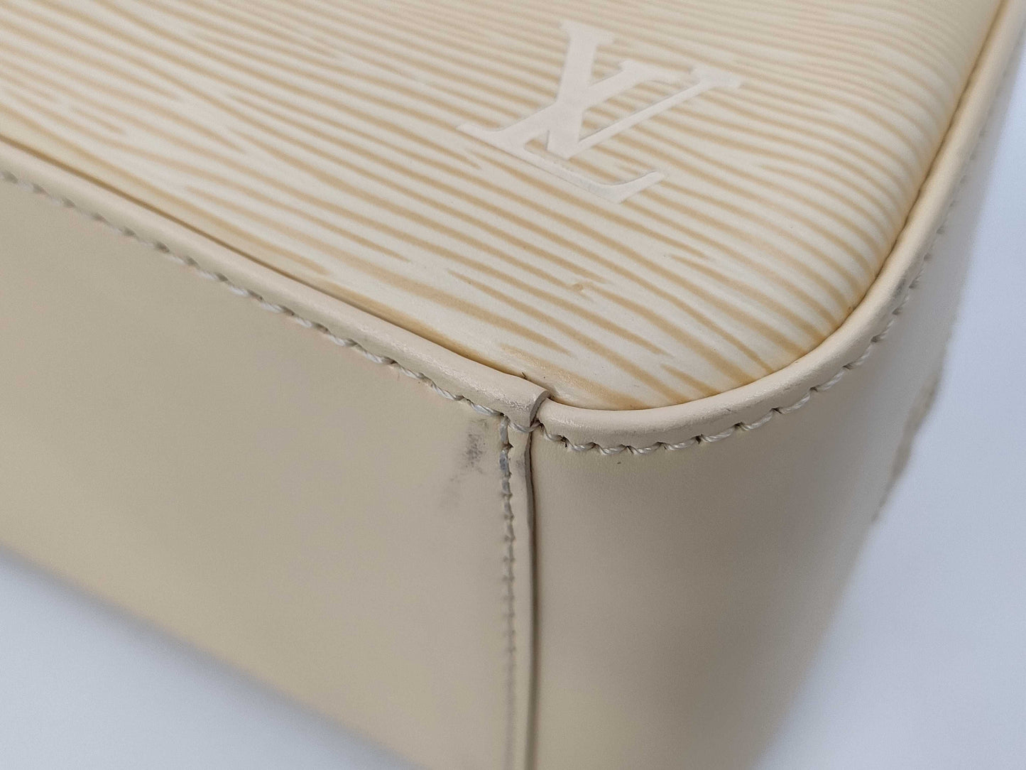 LOUIS VUITTON Epi Jasmine M5208A Handbag