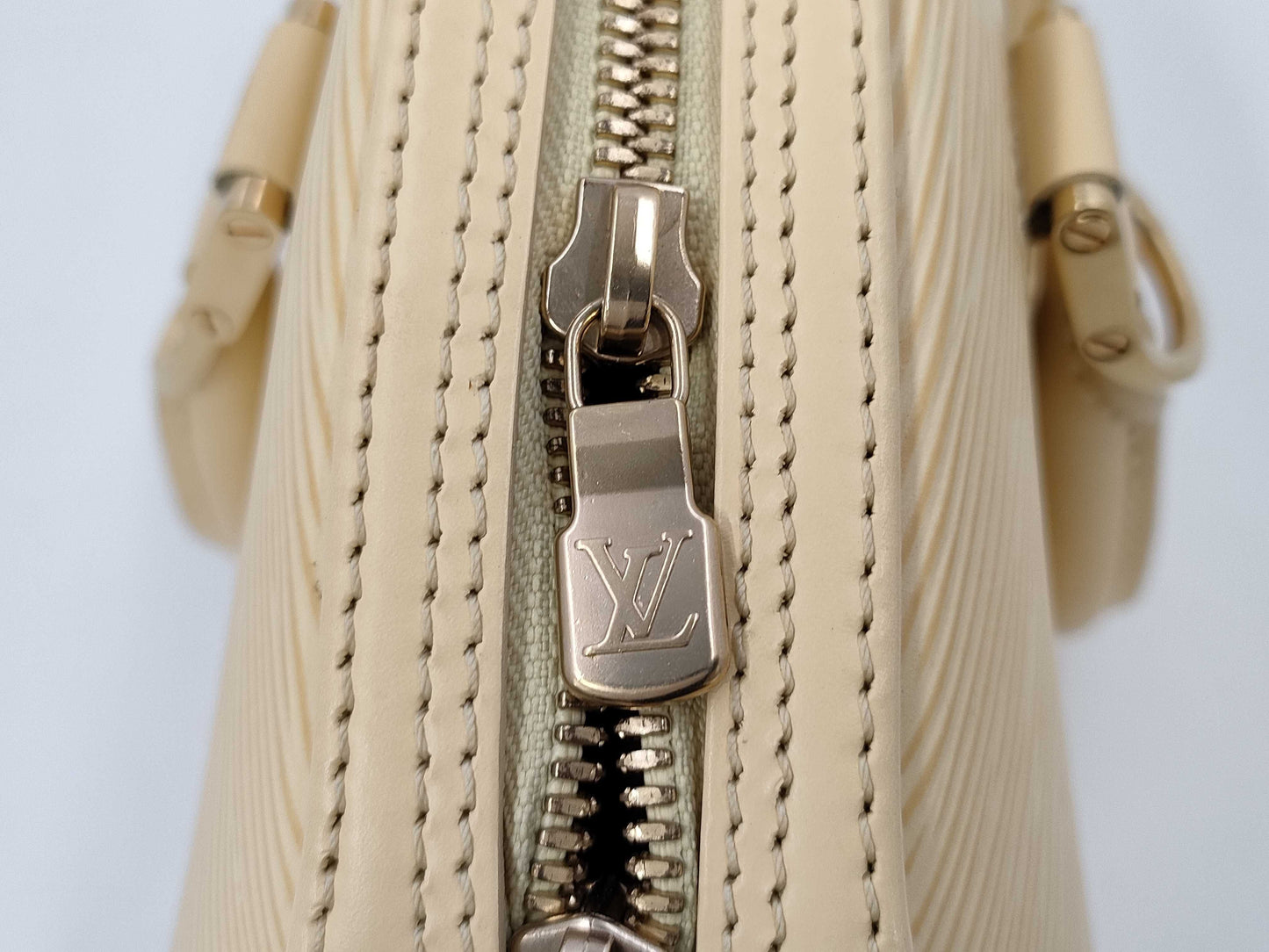 LOUIS VUITTON Epi Jasmine M5208A Handbag