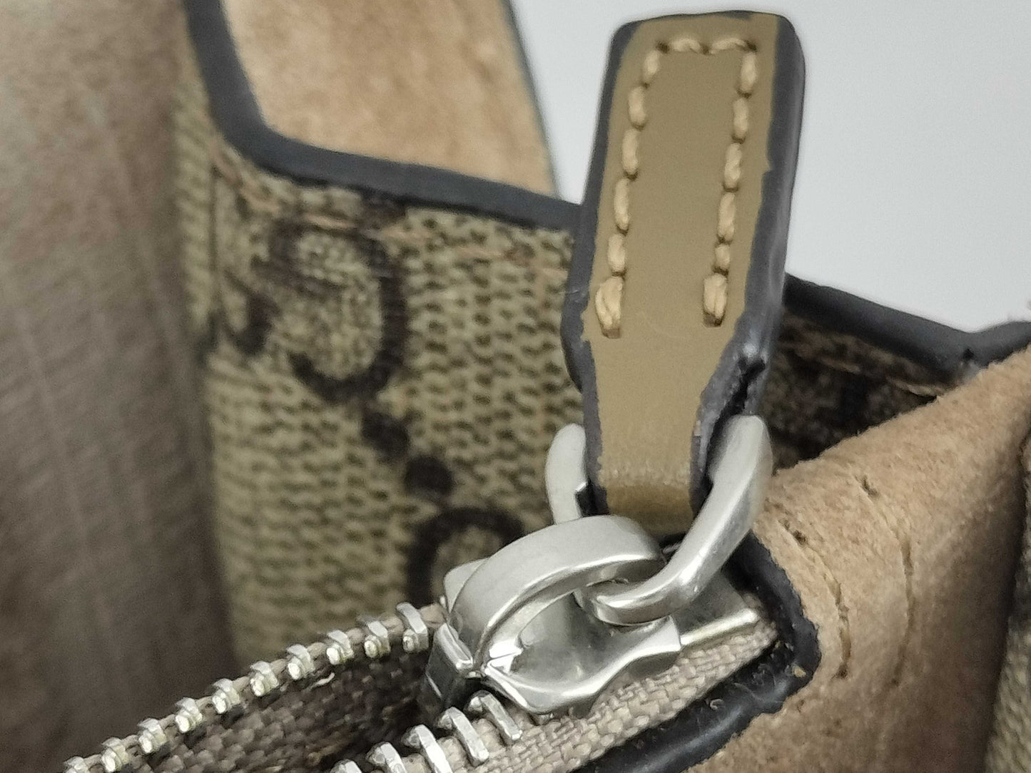 GUCCI GG Supreme Dionysus Large Shoulder Bag in Beige and Silver Supreme Coated Canvas