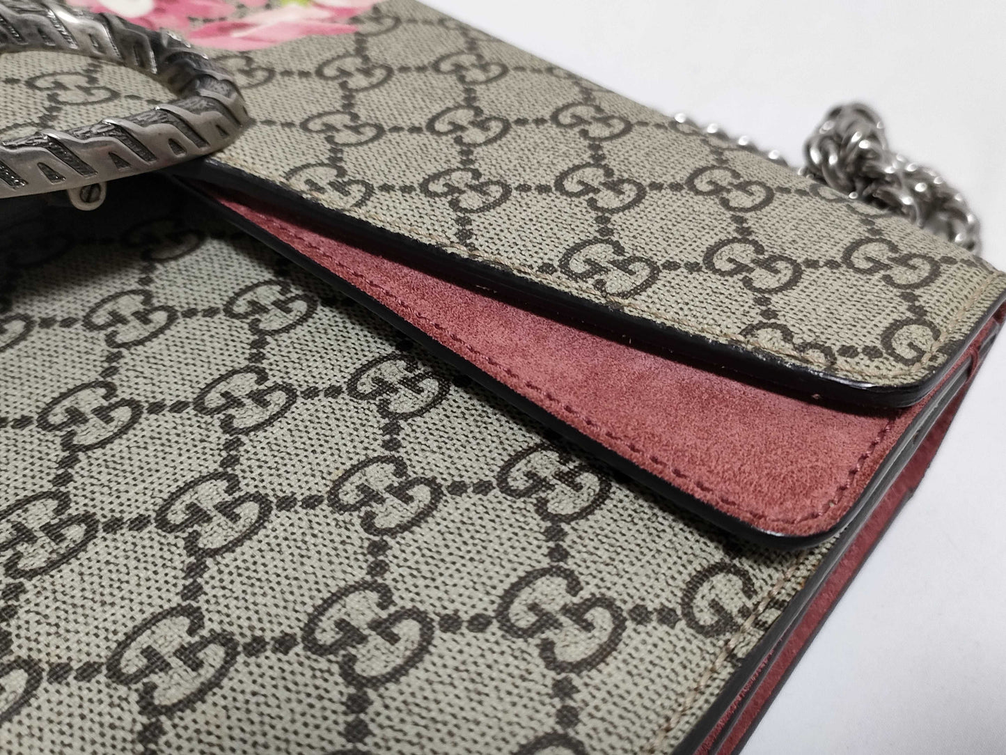 GUCCI GG Supreme Medium Dionysus Blooms Shoulder Bag in Beige/Red with Blooms Supreme Coated Canvas and Silver