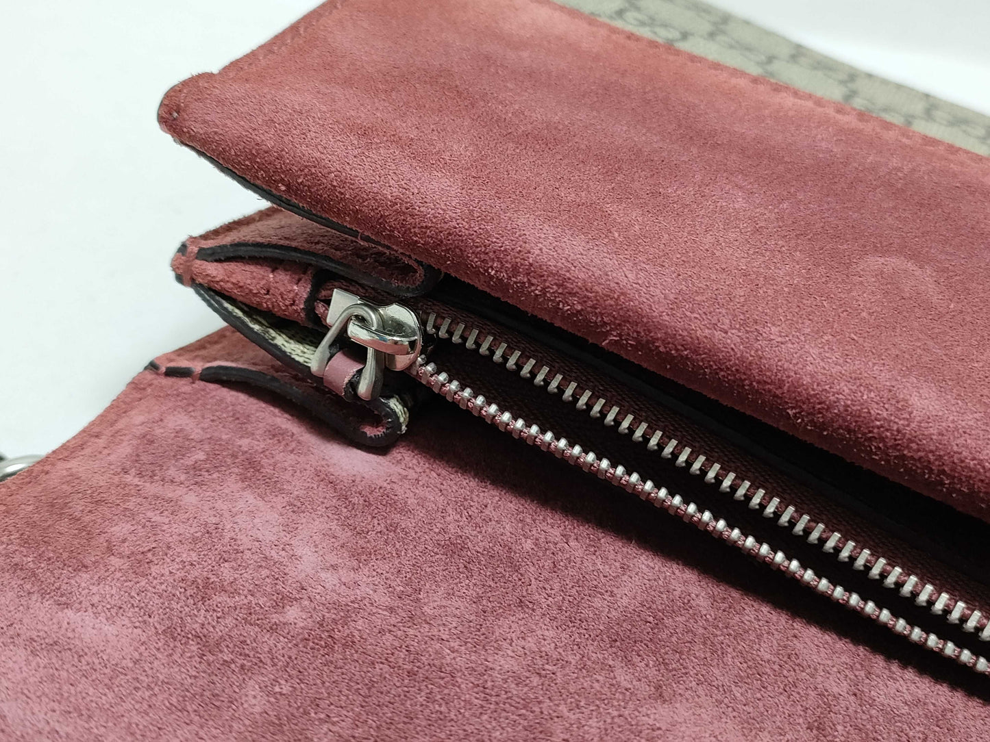GUCCI GG Supreme Medium Dionysus Blooms Shoulder Bag in Beige/Red with Blooms Supreme Coated Canvas and Silver
