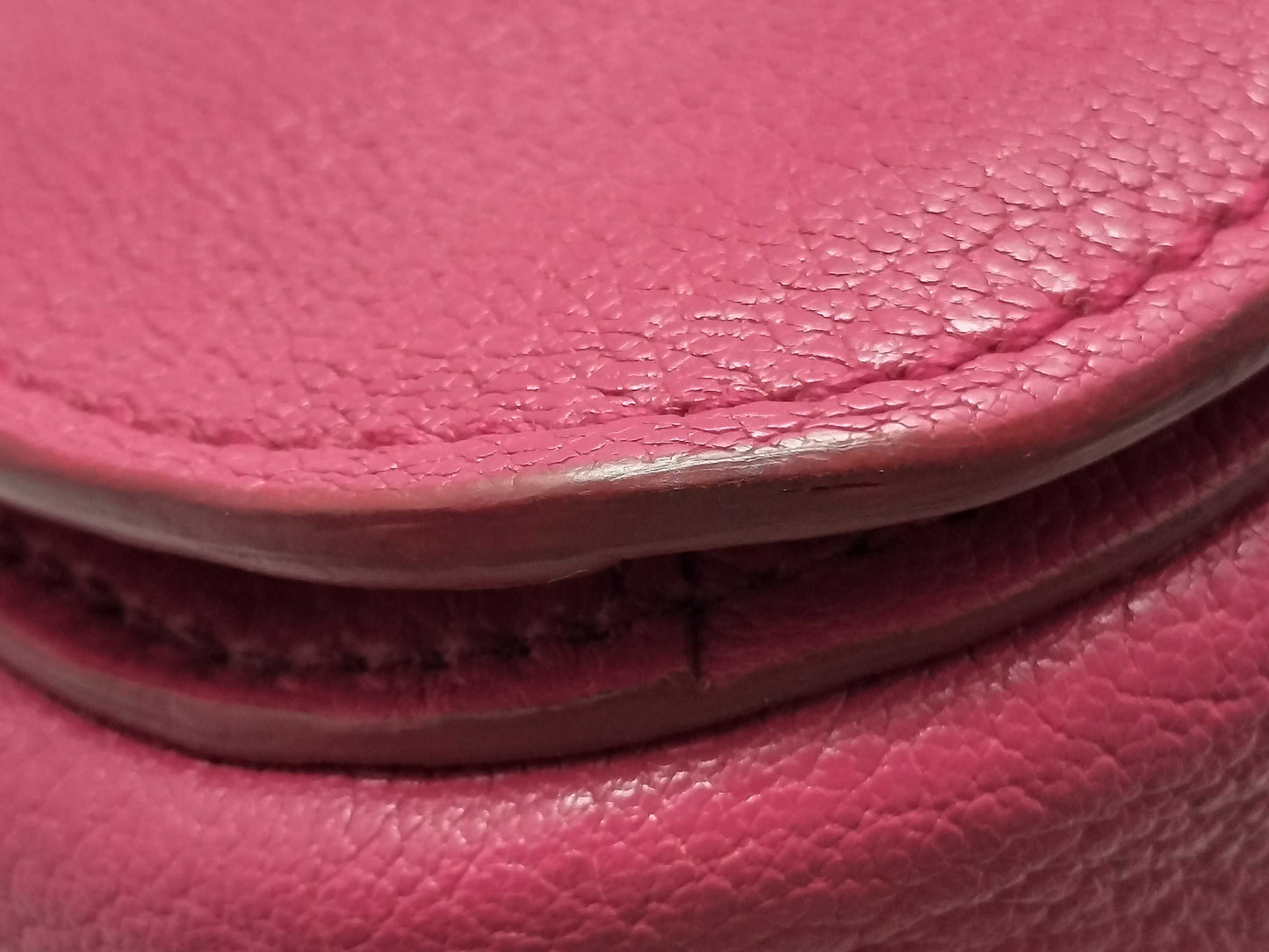 Miu Miu Miu Miu Push Lock Tote in Fuchsia Grained Calfskin Leather with Gold 197 B Shoulder Bag