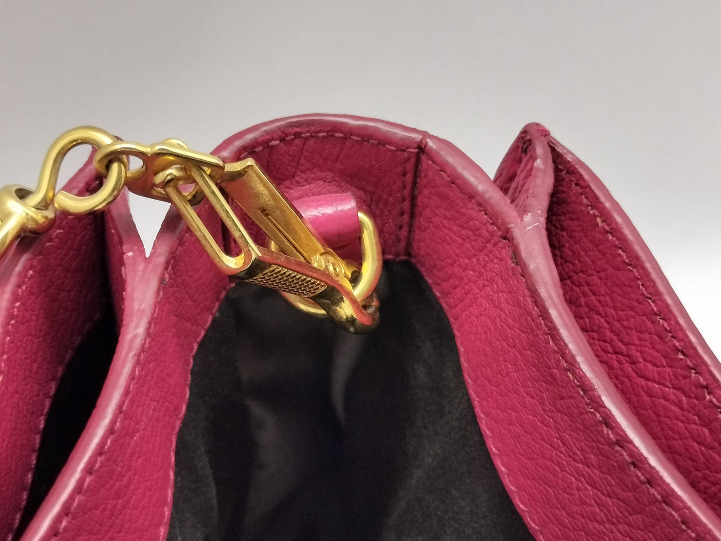 Miu Miu Miu Miu Push Lock Tote in Fuchsia Grained Calfskin Leather with Gold 197 B Shoulder Bag