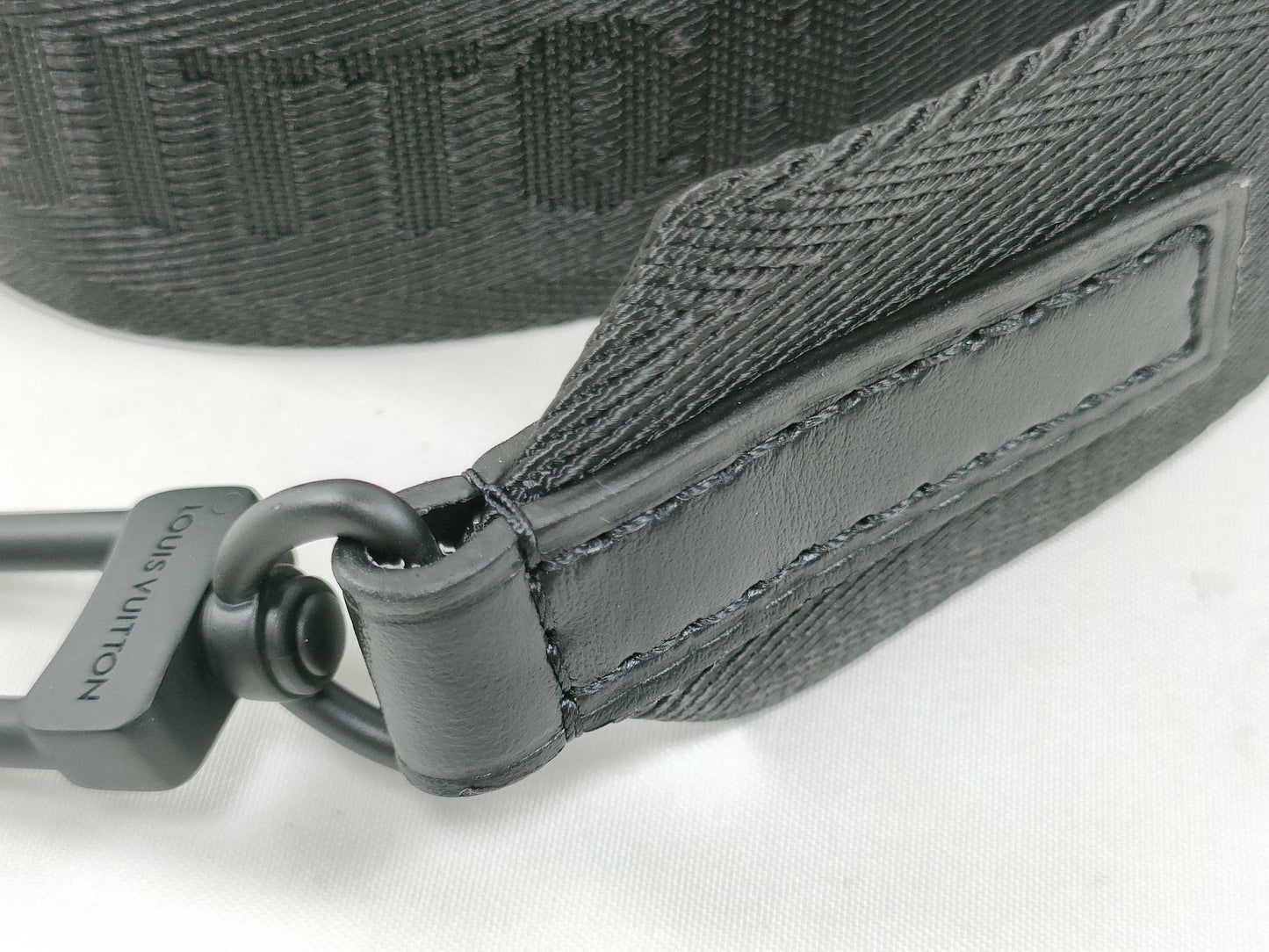 LOUIS VUITTON Louis Vuitton Signature Adjustable Strap Black with Black Hardware 95*4.5*0.5cm Strap