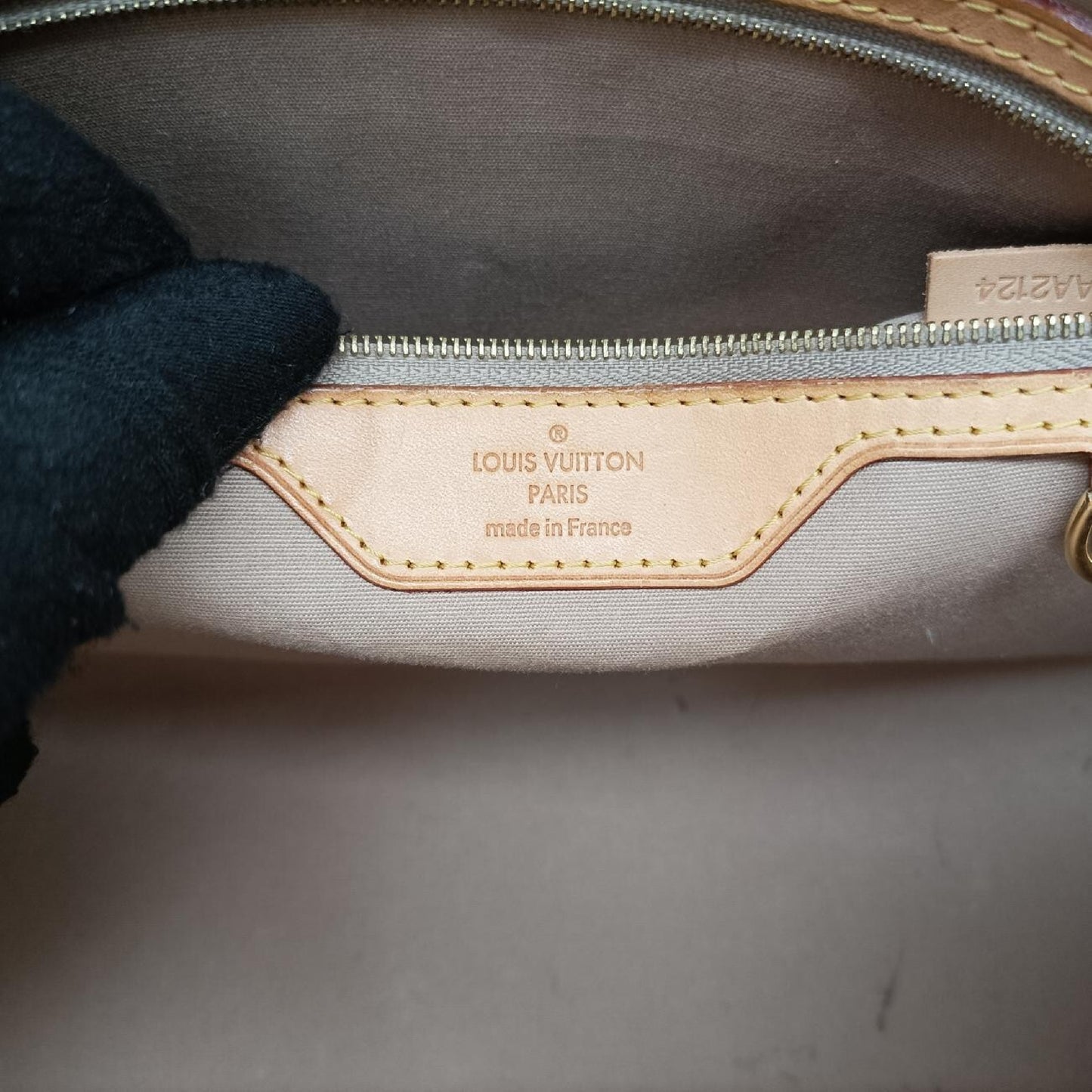 LOUIS VUITTON Blair MM Rose Velour Vernis M91588AA2124 Shoulder Bag