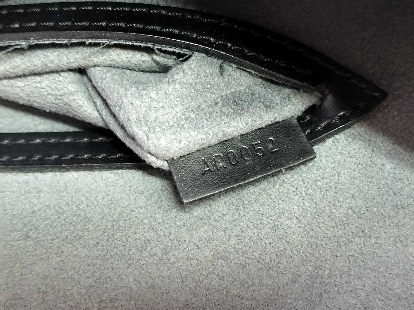 LOUIS VUITTON AR0052 Epi Louis Vuitton Epi Alma Handbag