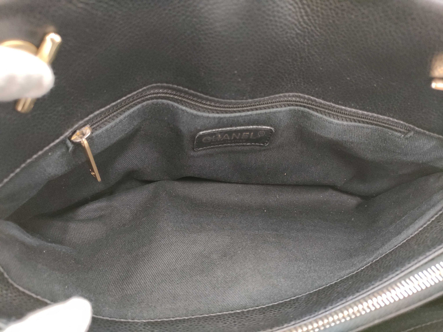 CHANEL Caviar Skin Shoulder Bag