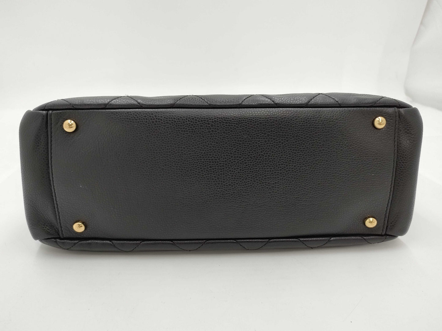 CHANEL Caviar Skin Shoulder Bag