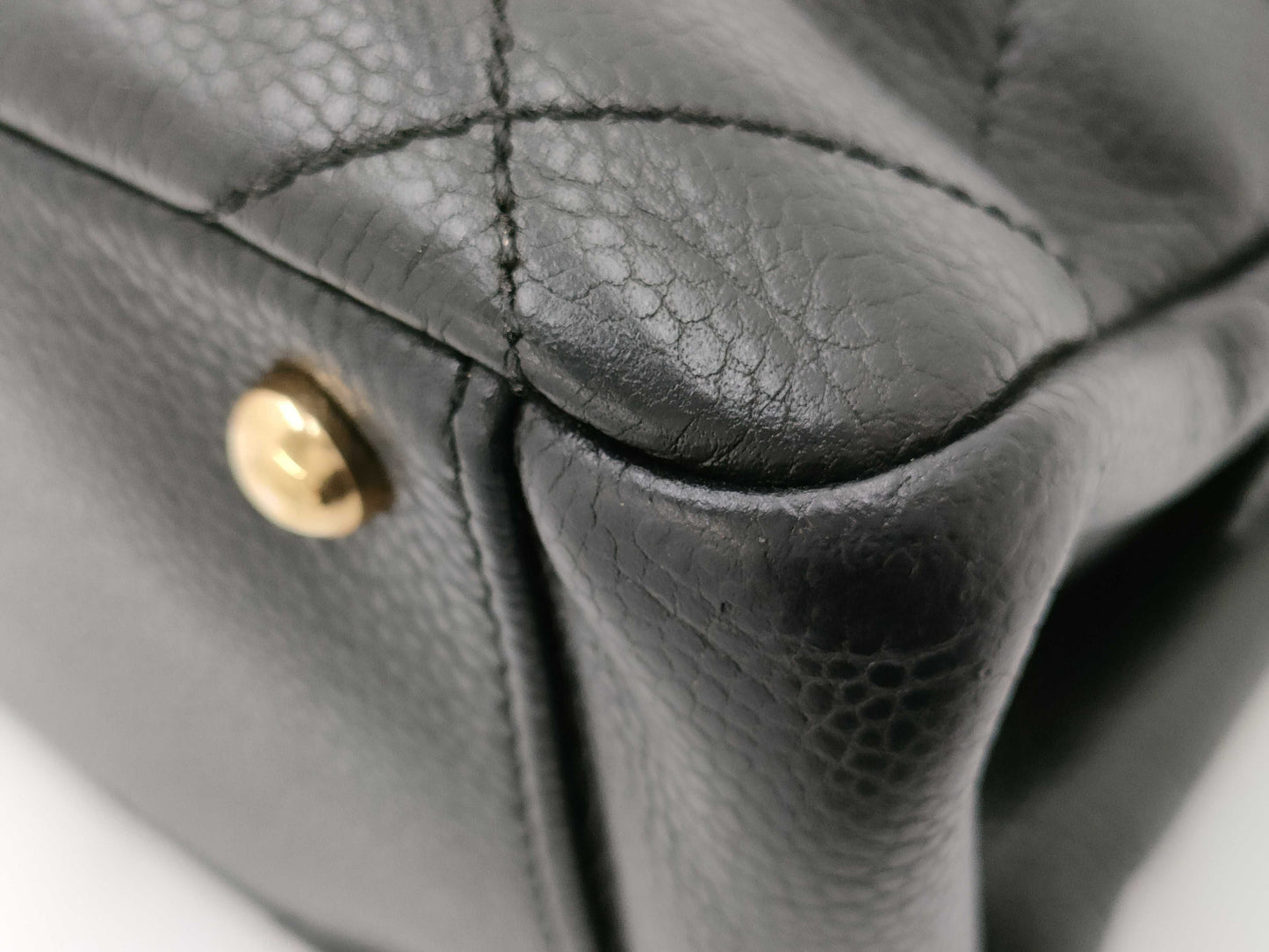 CHANEL Caviar Skin Shoulder Bag