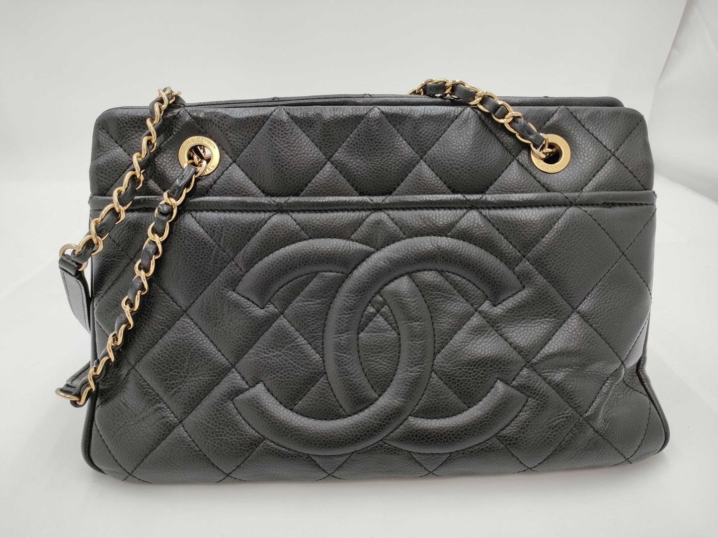 CHANEL Caviar Skin Shoulder Bag