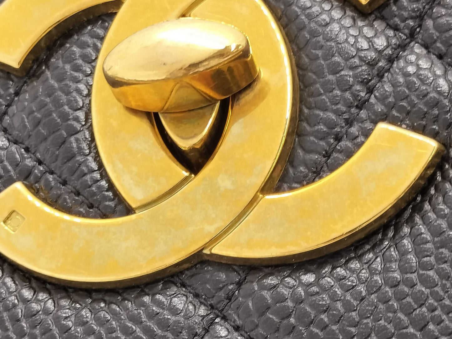 CHANEL Matelasse Chain Shoulder Bag in Black Caviar Skin 3054997 Shoulder Bag