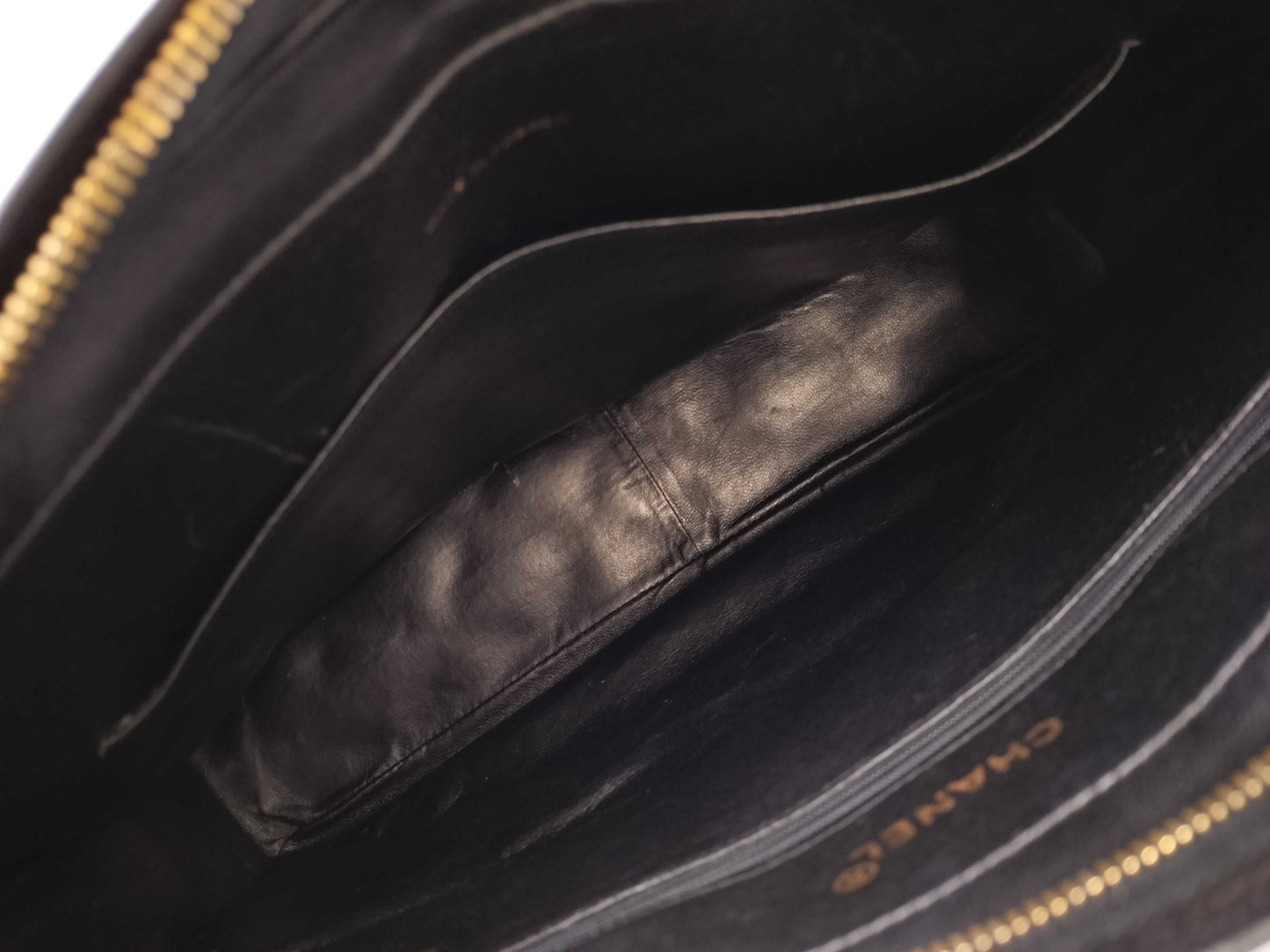 CHANEL Matelasse Chain Shoulder Bag in Black Caviar Skin 3054997 Shoulder Bag