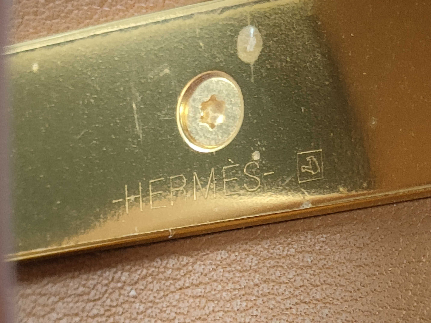 HERMES engraved X Hermes Medor X engraved PM bracelet with metal film.