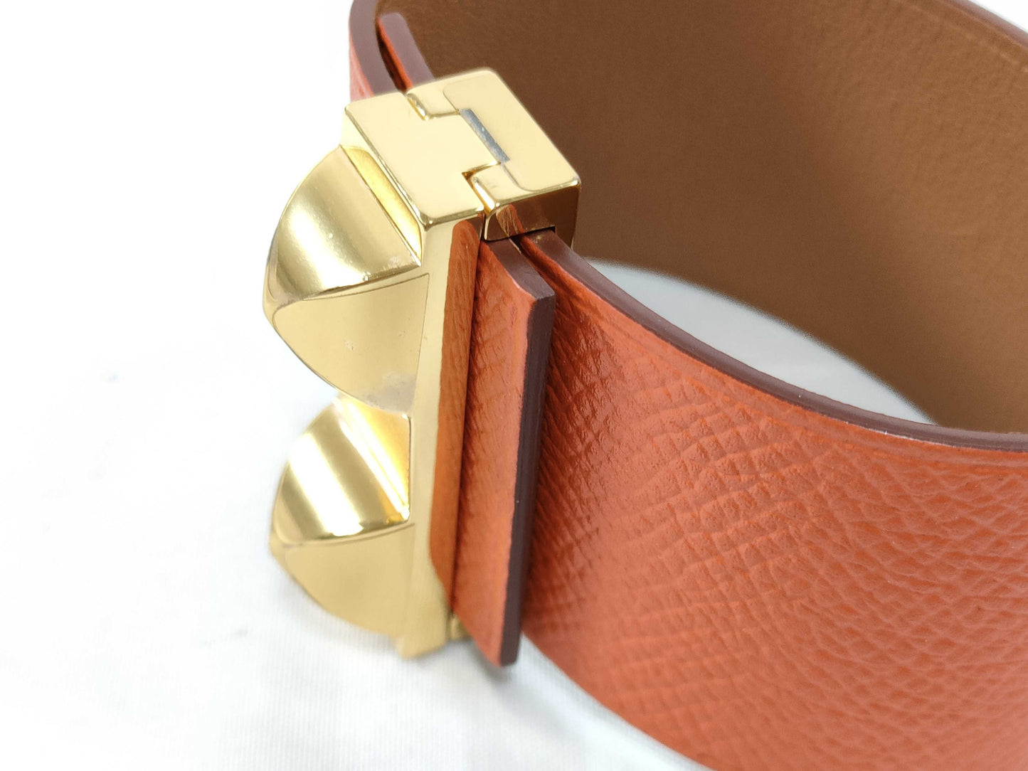 HERMES engraved X Hermes Medor X engraved PM bracelet with metal film.